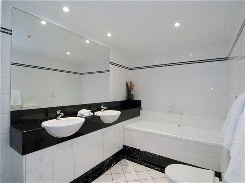 1 Hughes Avenue, Main Beach QLD 4217