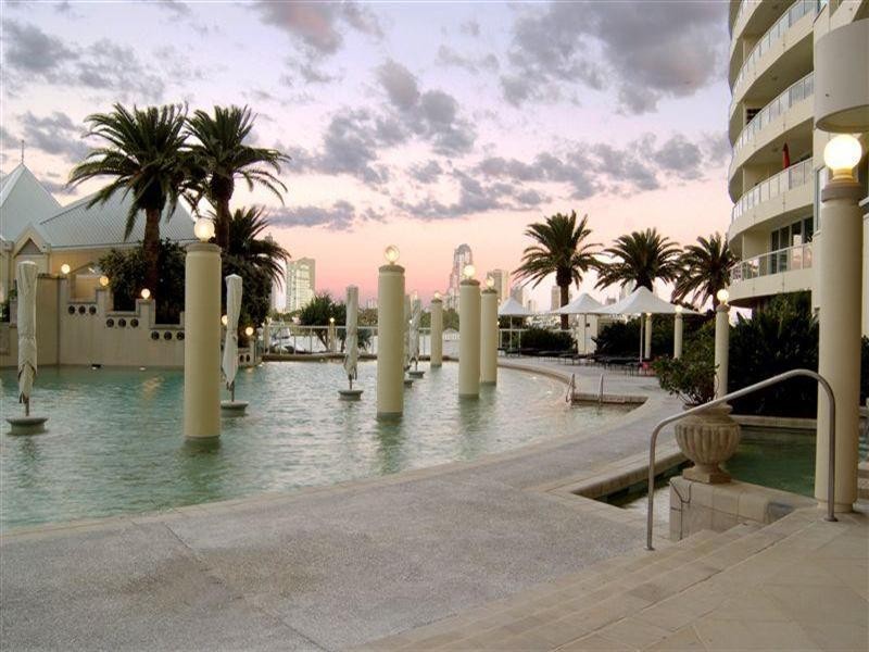 75 Brighton Parade, Southport QLD 4215