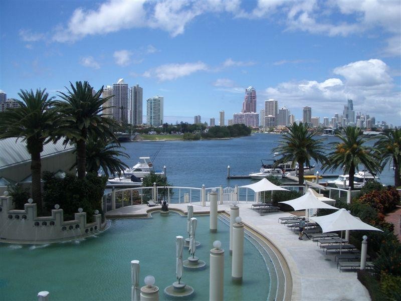 75 Brighton Parade, Southport QLD 4215