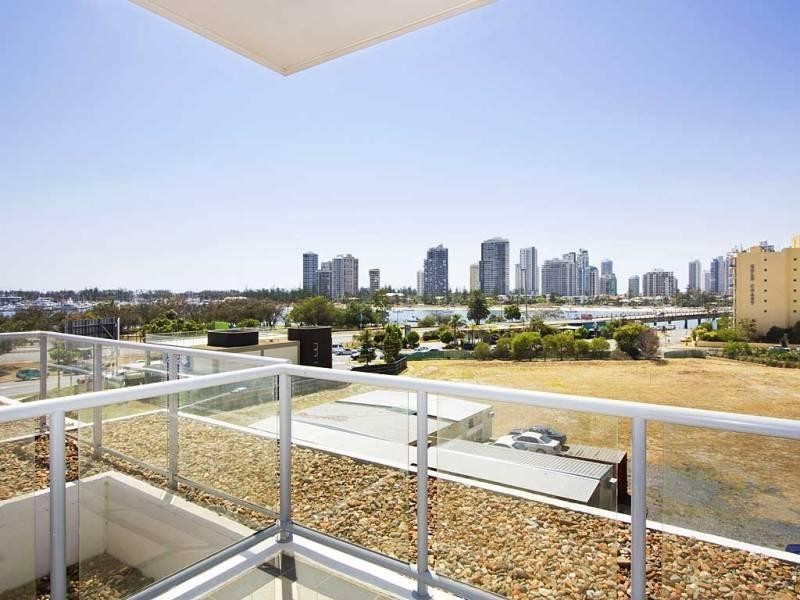 1 Como Crescent, Southport QLD 4215