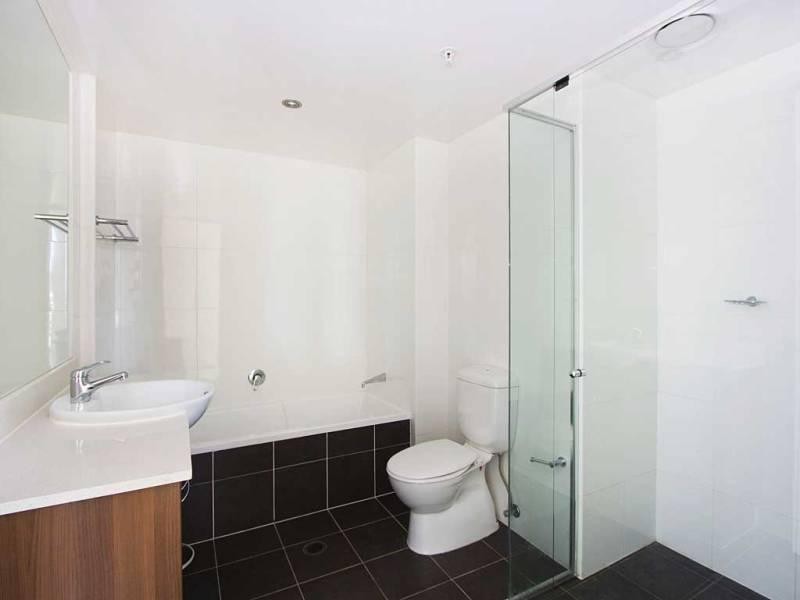 1 Como Crescent, Southport QLD 4215