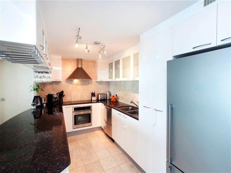 20 Cronin Avenue, Main Beach QLD 4217