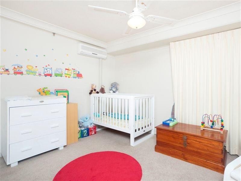 20 Cronin Avenue, Main Beach QLD 4217