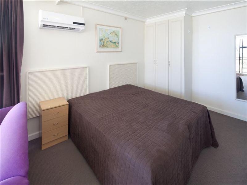 18 Hanlan Street, Surfers Paradise QLD 4217