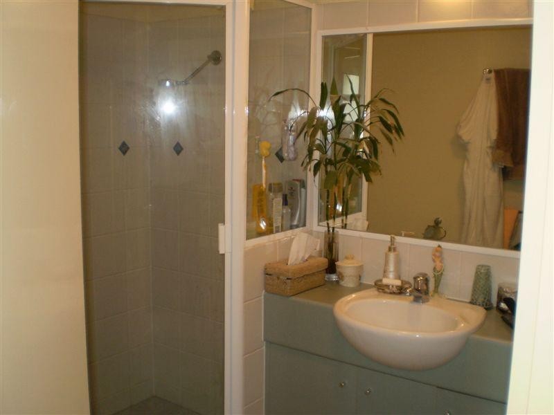 52 Pacific Street, Main Beach QLD 4217