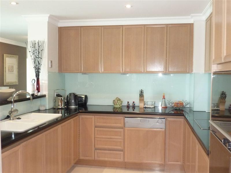 75 Brighton Parade, Southport QLD 4215