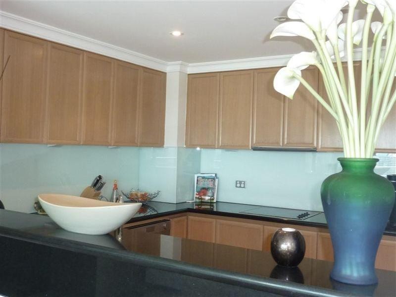 75 Brighton Parade, Southport QLD 4215