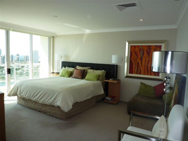 75 Brighton Parade, Southport QLD 4215