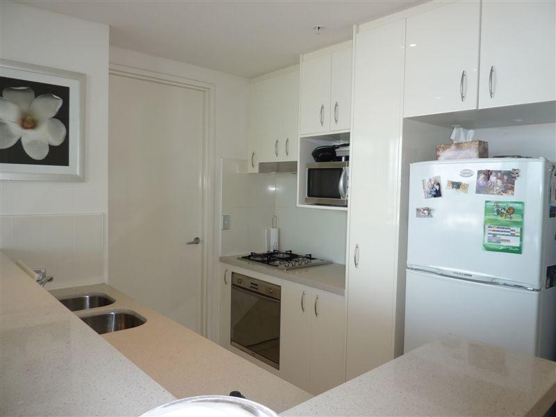 1 Como Crescent, Southport QLD 4215