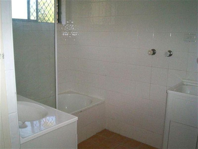 11 Leonard Avenue, Surfers Paradise QLD 4217