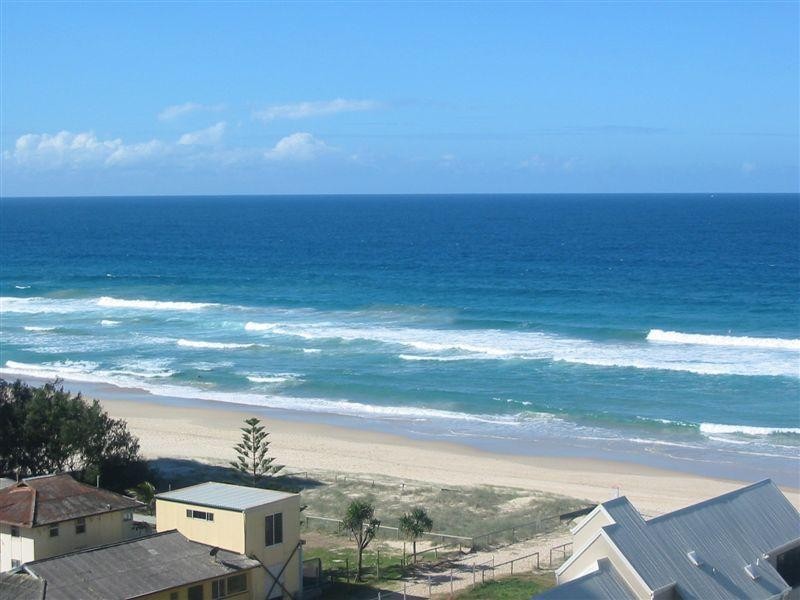 5 Woodroffe Avenue, Main Beach QLD 4217