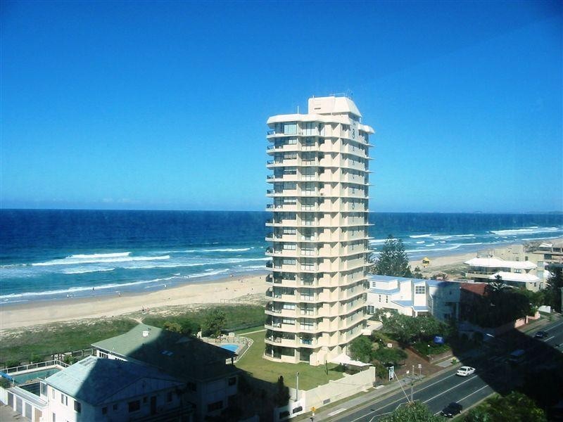 5 Woodroffe Avenue, Main Beach QLD 4217