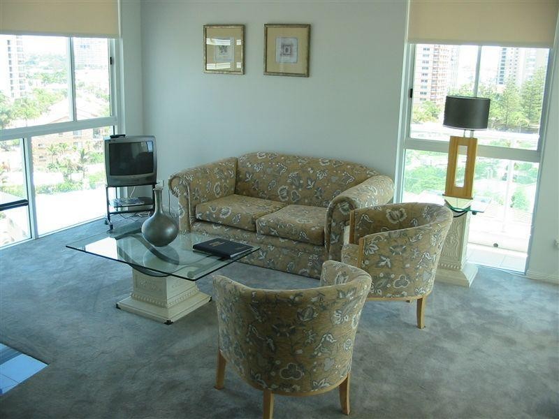 5 Woodroffe Avenue, Main Beach QLD 4217