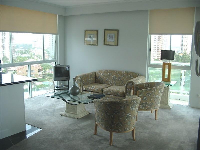 5 Woodroffe Avenue, Main Beach QLD 4217