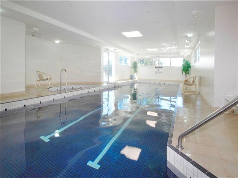 5 Woodroffe Avenue, Main Beach QLD 4217