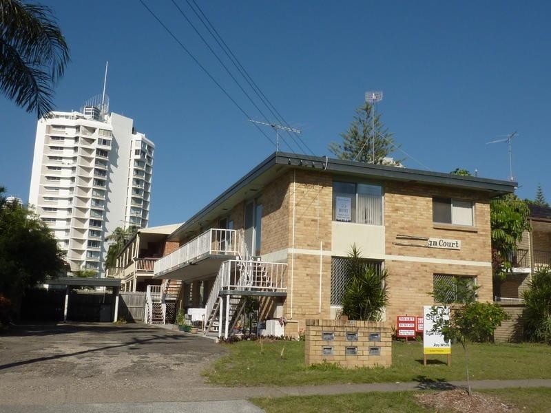 11 Leonard Avenue, Surfers Paradise QLD 4217