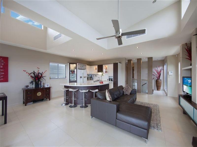 2/5 Whiting Street, Labrador QLD 4215