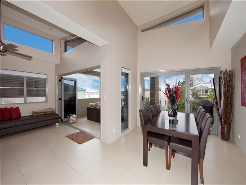 2/5 Whiting Street, Labrador QLD 4215