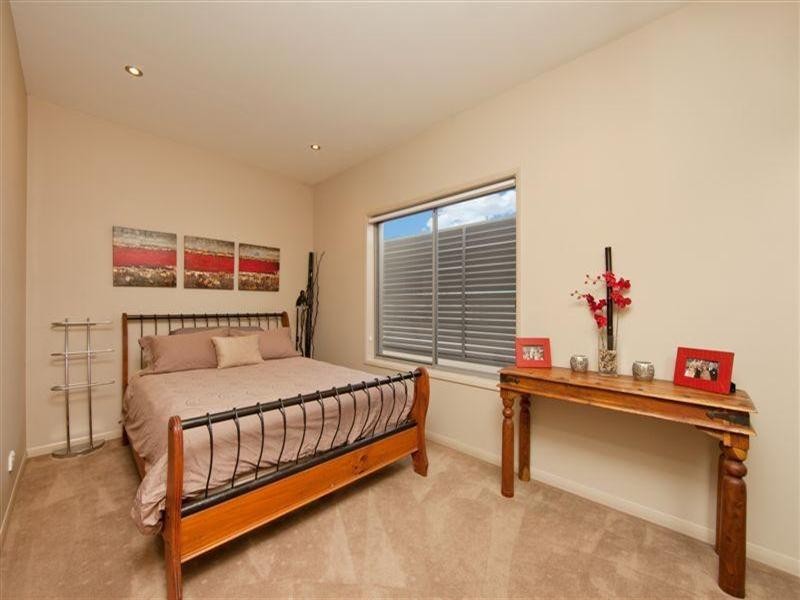 2/5 Whiting Street, Labrador QLD 4215