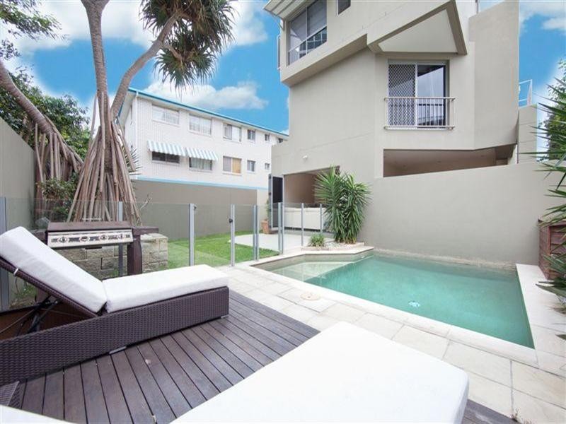 2/5 Whiting Street, Labrador QLD 4215