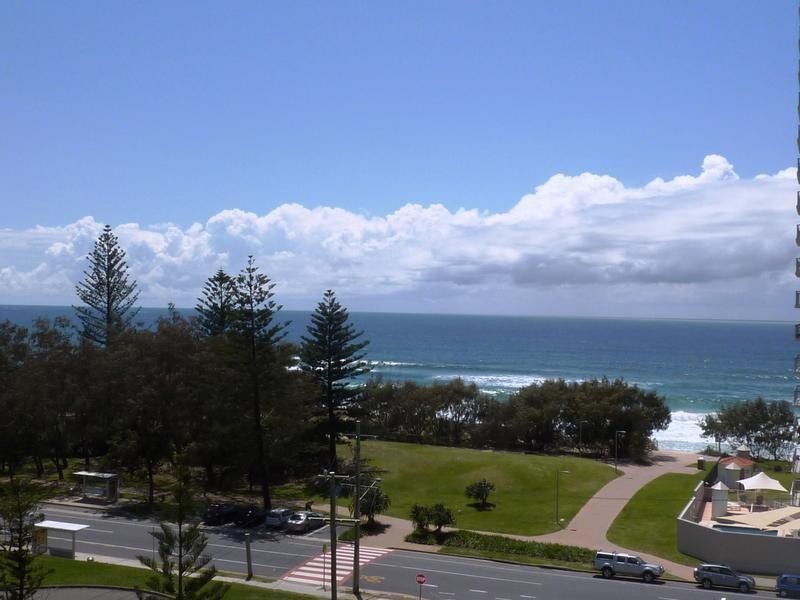 59 Pacific Street, Main Beach QLD 4217