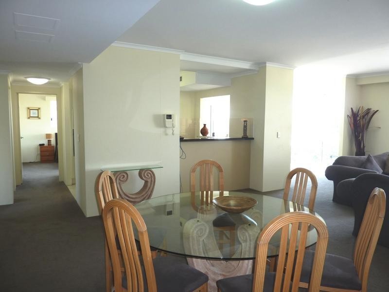 59 Pacific Street, Main Beach QLD 4217