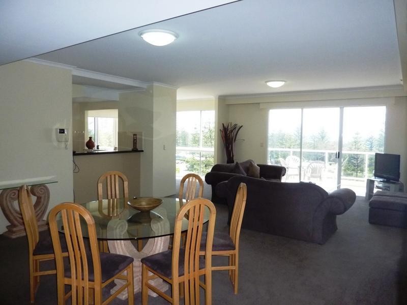 59 Pacific Street, Main Beach QLD 4217
