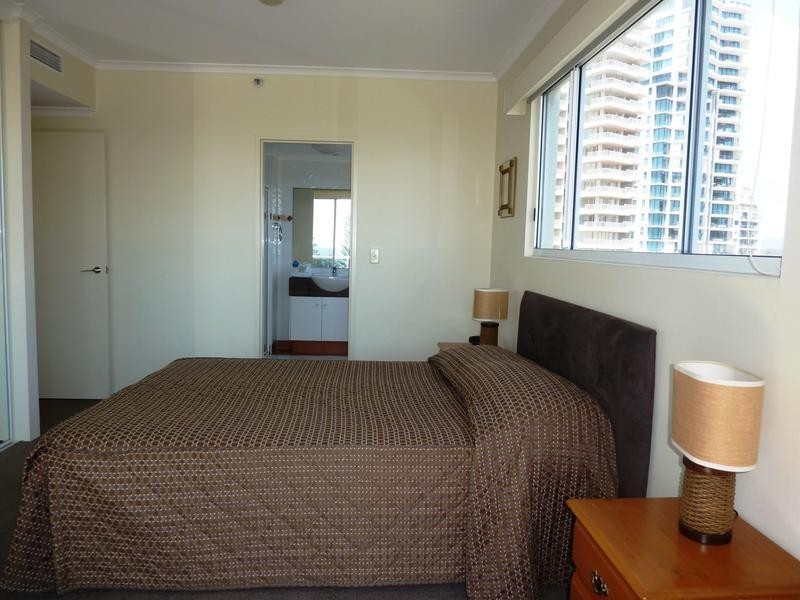 59 Pacific Street, Main Beach QLD 4217