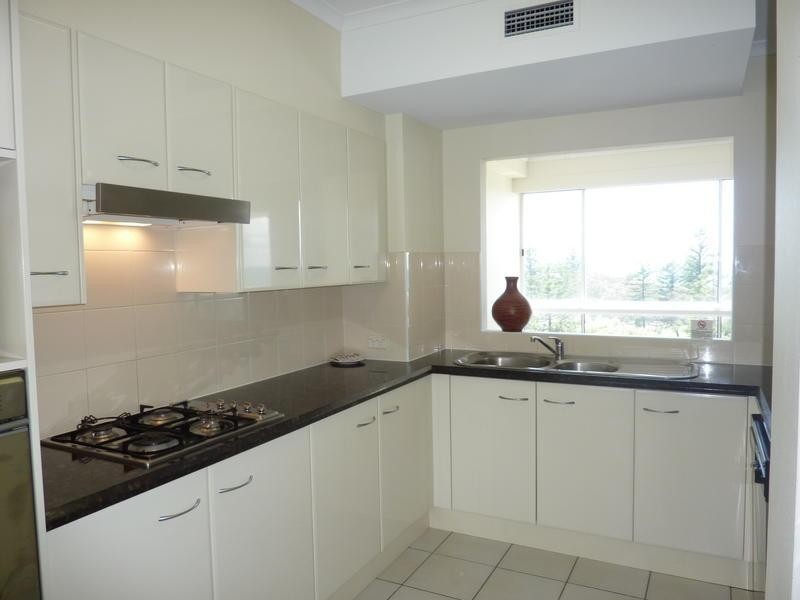 59 Pacific Street, Main Beach QLD 4217