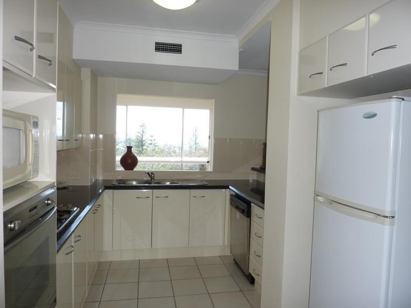 59 Pacific Street, Main Beach QLD 4217
