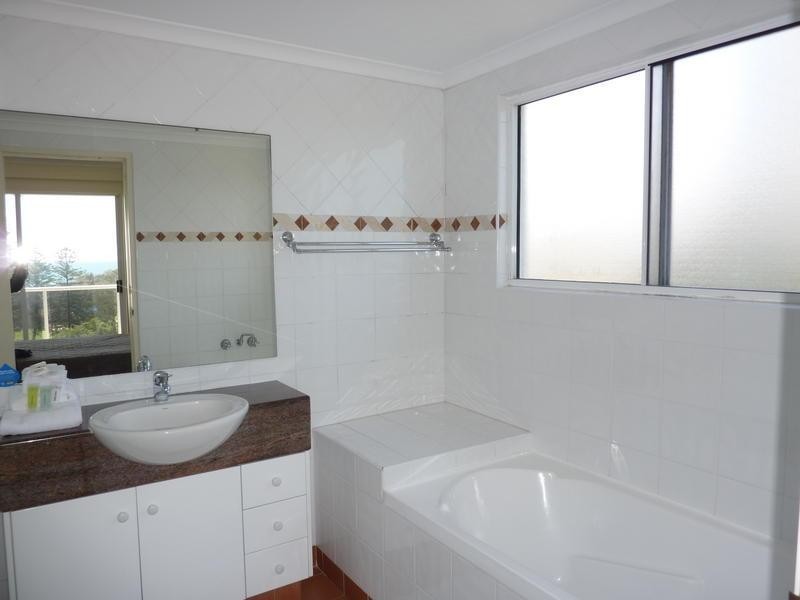 59 Pacific Street, Main Beach QLD 4217