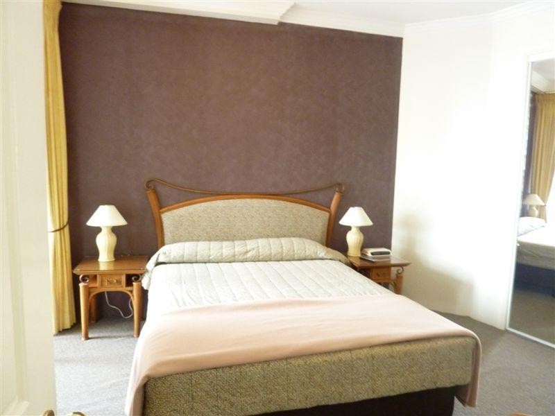 9 Beach Parade, Surfers Paradise QLD 4217