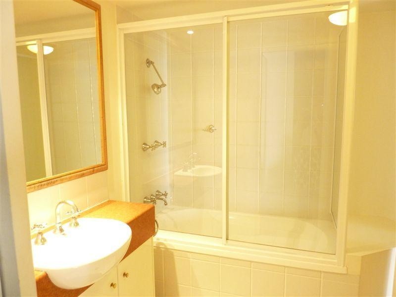 9 Beach Parade, Surfers Paradise QLD 4217