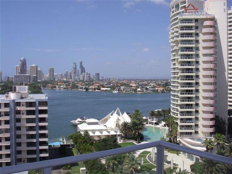 4 Como Crescent, Southport QLD 4215