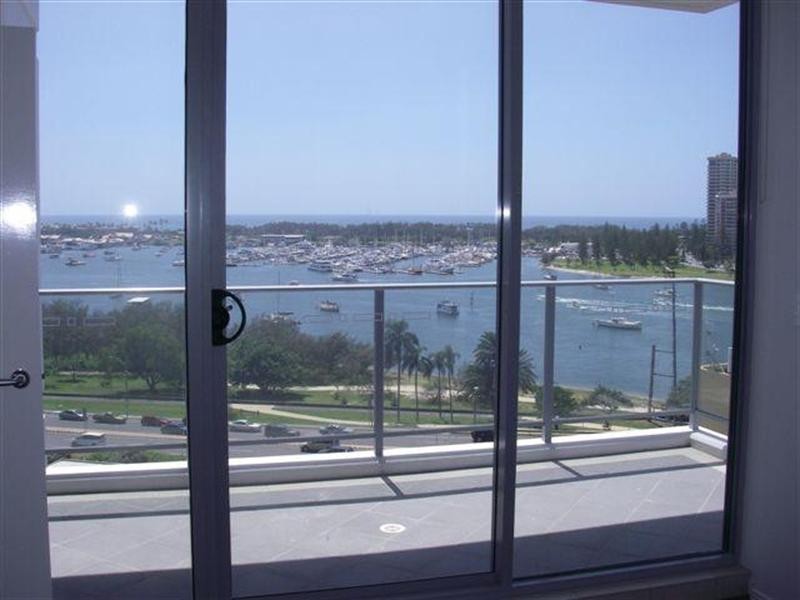 4 Como Crescent, Southport QLD 4215