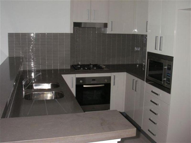 4 Como Crescent, Southport QLD 4215