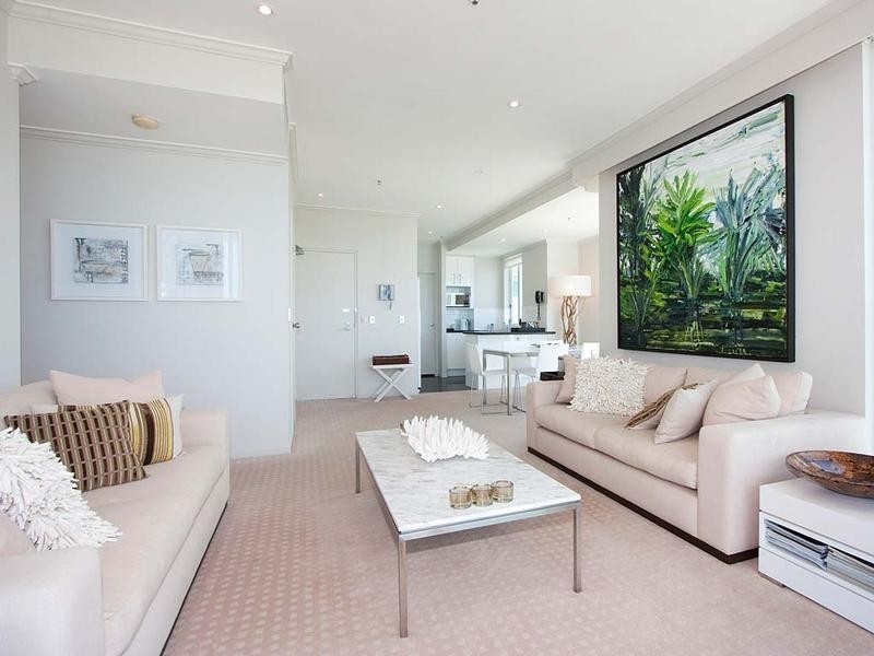 5 Woodroffe Avenue, Main Beach QLD 4217