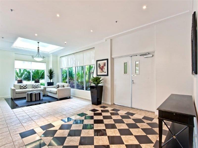 59 Pacific Street, Main Beach QLD 4217