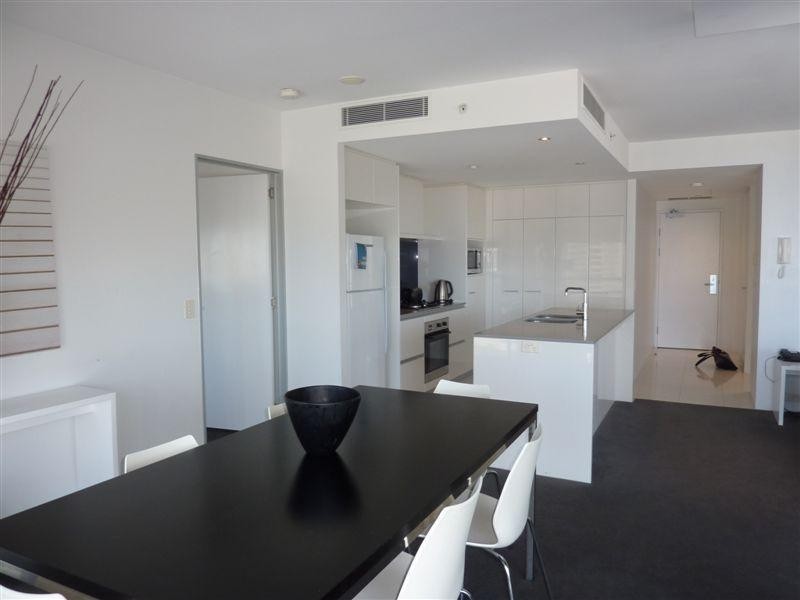 9 Ferny Avenue, Surfers Paradise QLD 4217