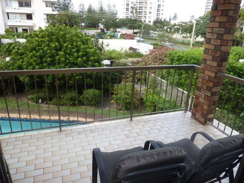 6 Peak Avenue, Main Beach QLD 4217