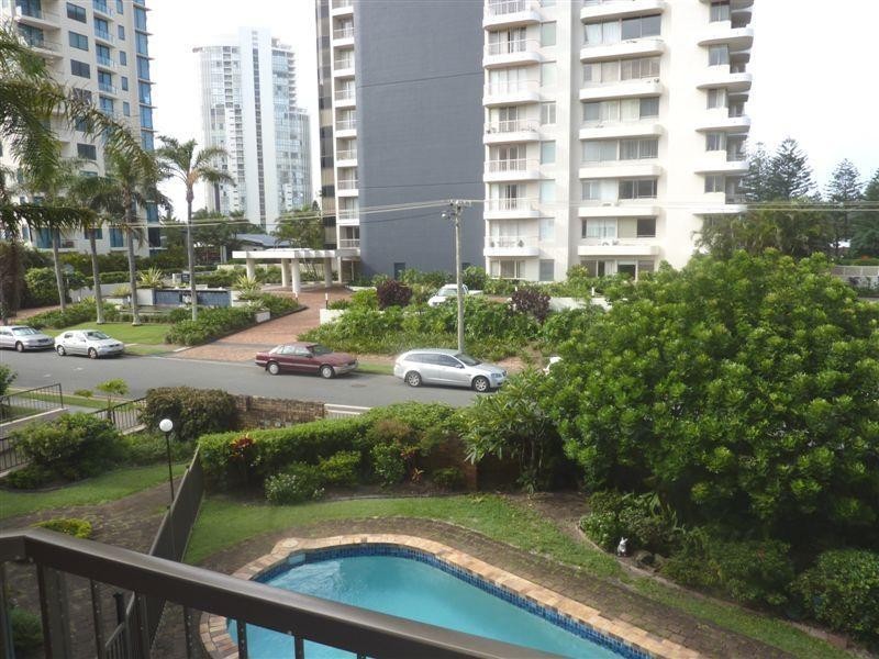 6 Peak Avenue, Main Beach QLD 4217