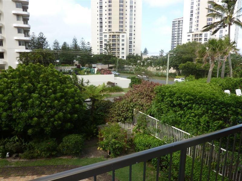 6 Peak Avenue, Main Beach QLD 4217