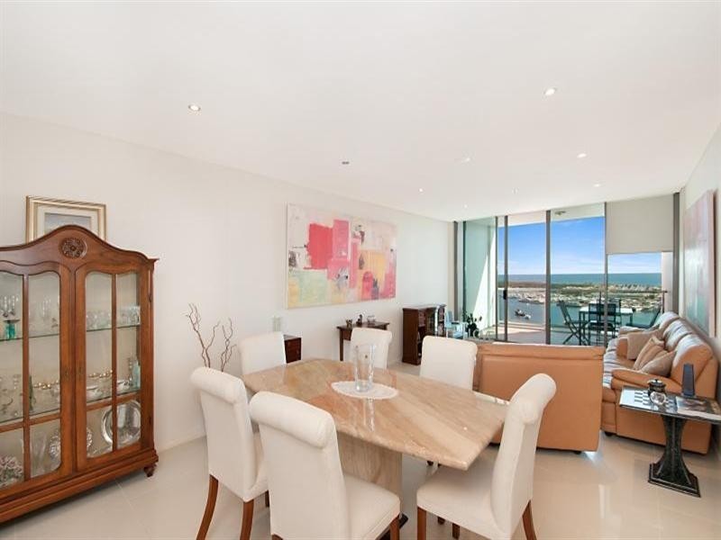 1 Como Crescent, Southport QLD 4215