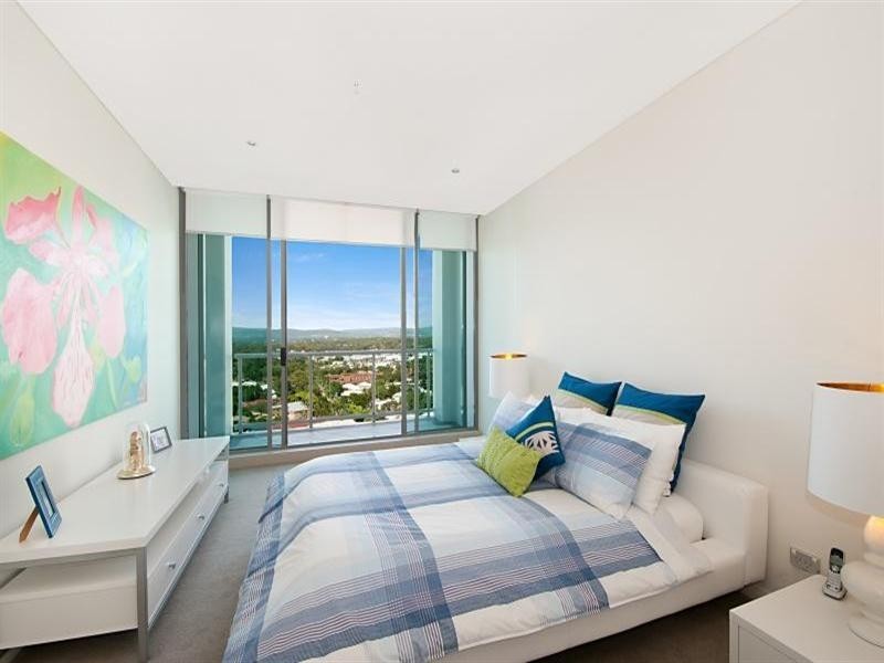 1 Como Crescent, Southport QLD 4215