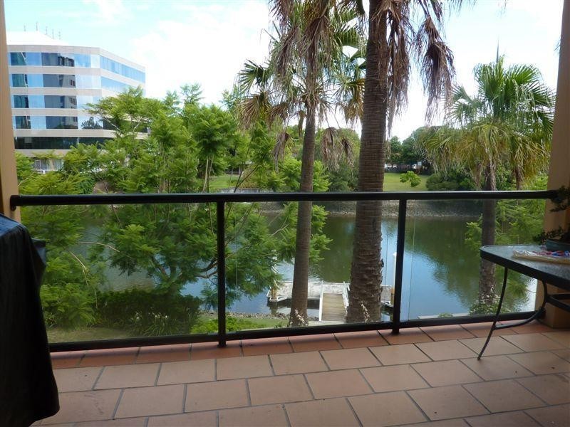 24 Slatyer Avenue, Bundall QLD 4217
