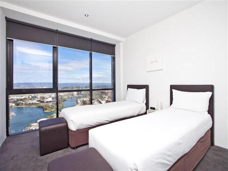 9 Ferny Avenue, Surfers Paradise QLD 4217