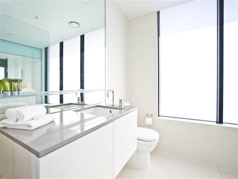 9 Ferny Avenue, Surfers Paradise QLD 4217