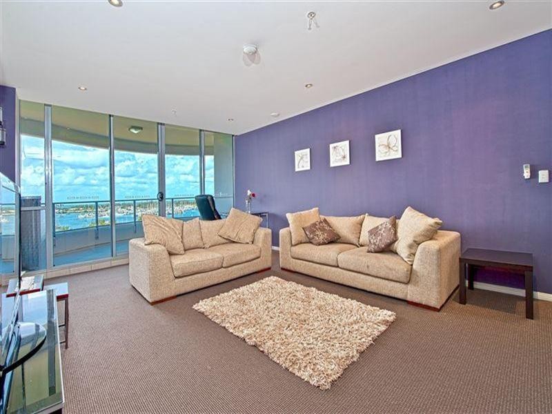 4 Como Crescent, Southport QLD 4215
