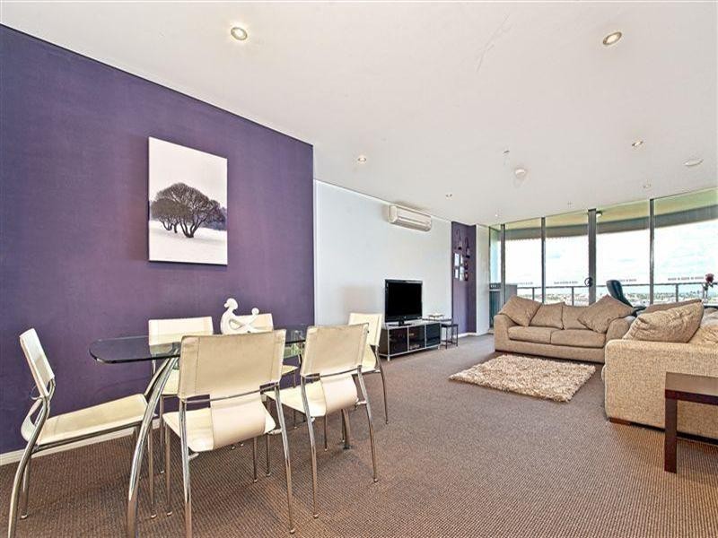 4 Como Crescent, Southport QLD 4215