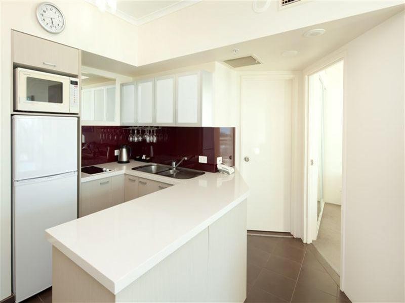 52 Pacific Street, Main Beach QLD 4217